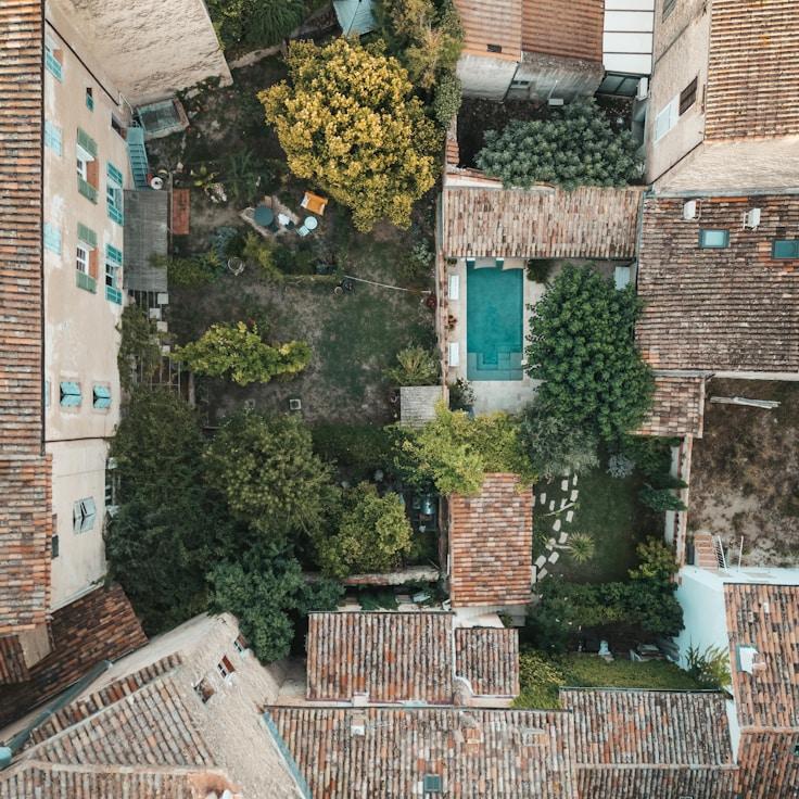 Family terraces and cafés for calm evenings in Toronto